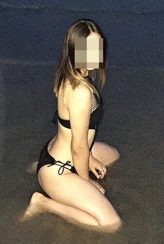 Seksi iç Çamaşırı ile kıvrandıran escort Rüya